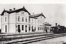 Friedrich-Ebert-Straße 2a. Muldentalbahnhof.jpg