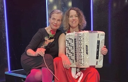 Schrecklich-nette-Weihnachten_Astrid-Höschel-Bellmann_web.jpg